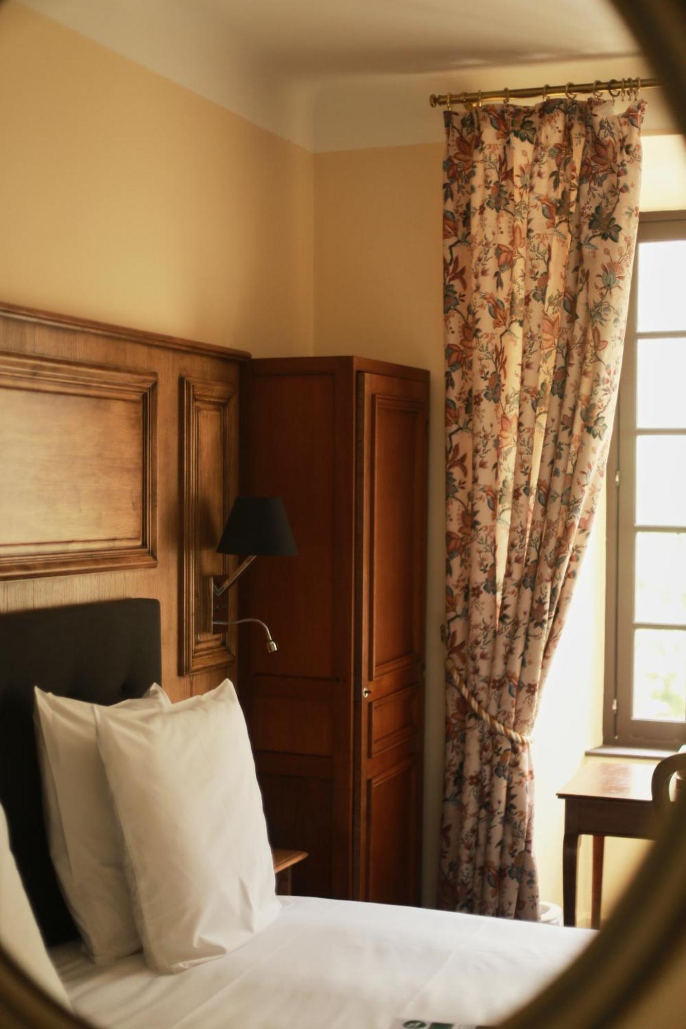 Hotel-Restaurant Le Manoir De Montesquiou La Malène Buitenkant foto